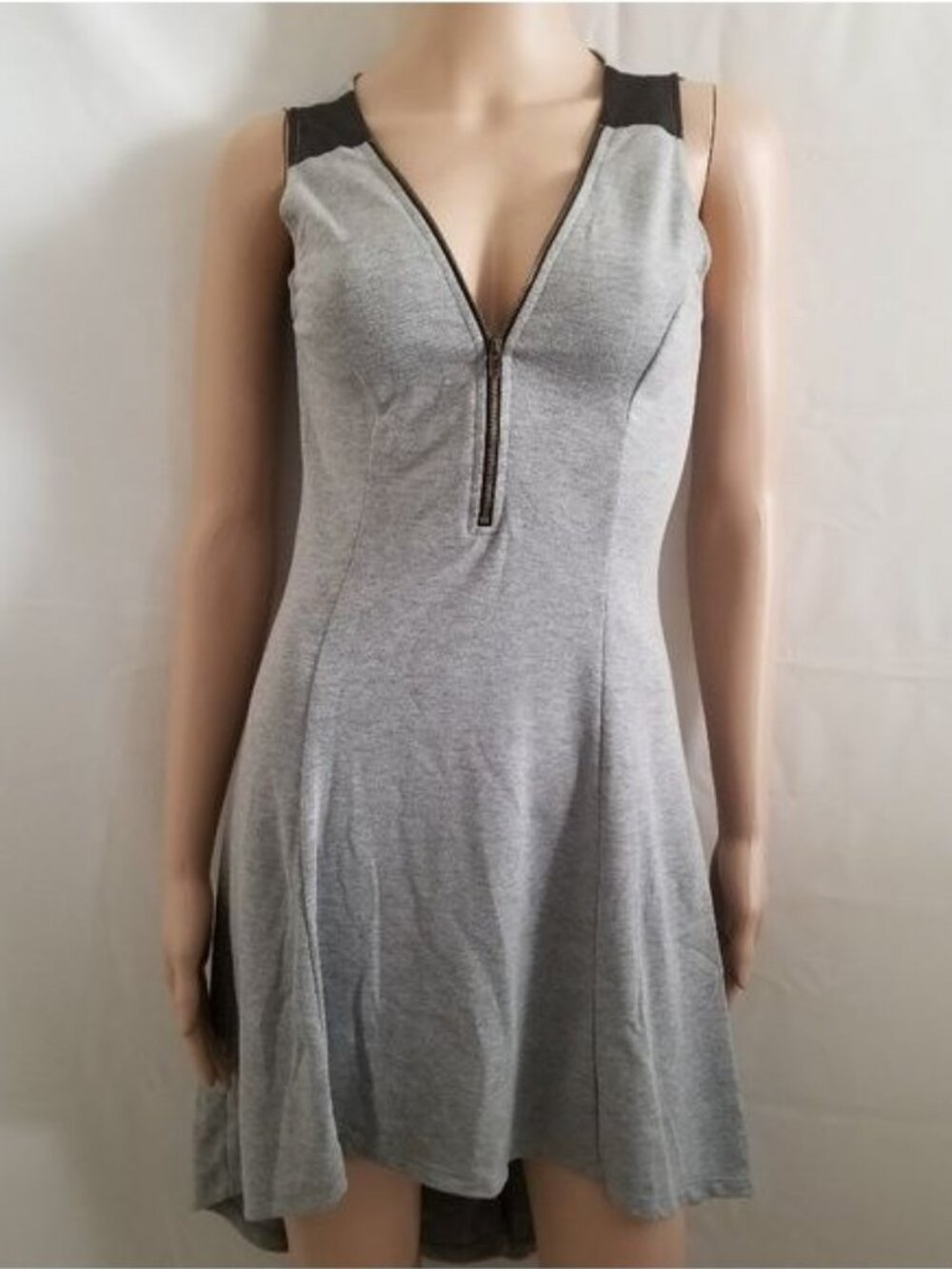 Monteau Women's Gray Knit Zippered V-Neckline High Low Hem Dress Size Small - Picture 3 of 6